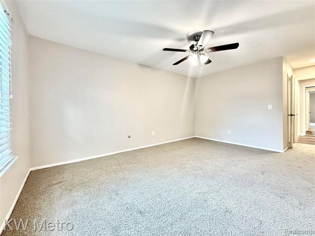 27654 E Echo Valley 132, Farmington, MI 48334