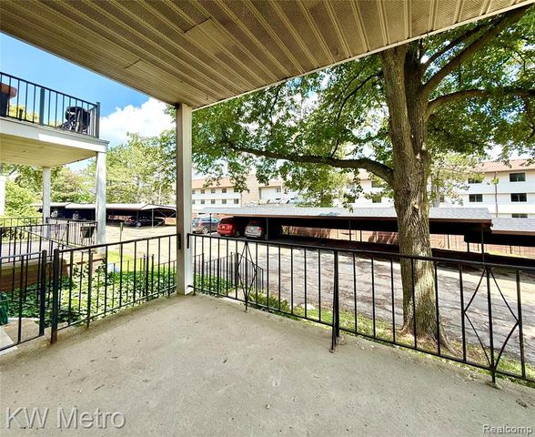 27654 E Echo Valley 132, Farmington, MI 48334