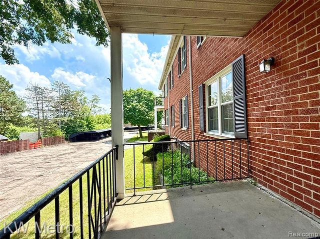 27654 E Echo Valley 132, Farmington, MI 48334