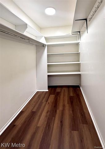 27654 E Echo Valley 132, Farmington, MI 48334