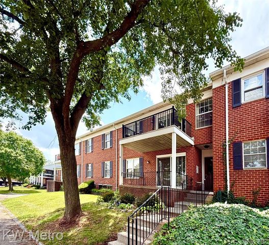 27654 E Echo Valley 132, Farmington, MI 48334