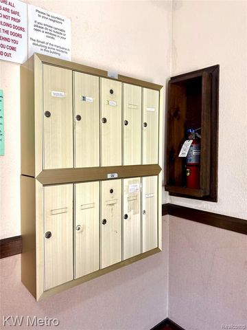 27654 E Echo Valley 132, Farmington, MI 48334