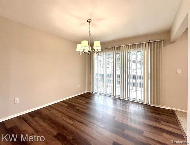 27654 E Echo Valley 132, Farmington, MI 48334