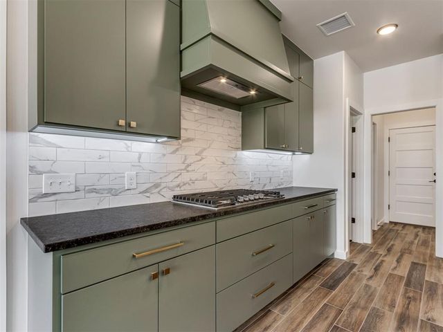 1913 SW 40th Street, Moore, OK 73160