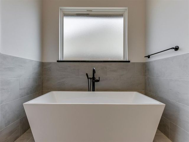 1913 SW 40th Street, Moore, OK 73160