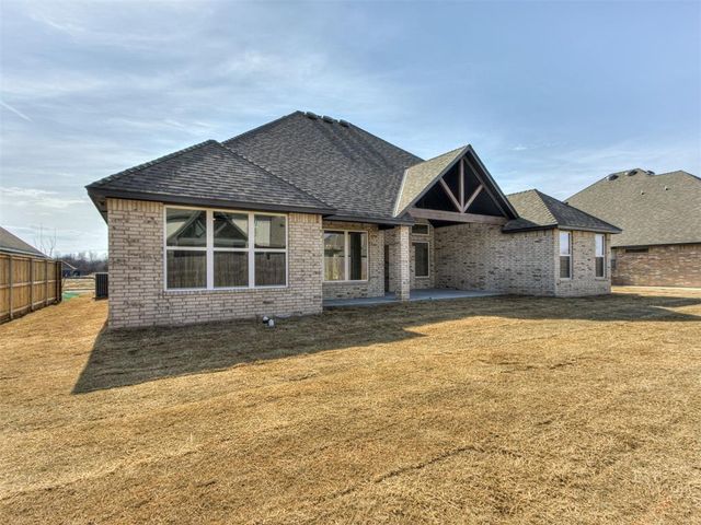 1913 SW 40th Street, Moore, OK 73160