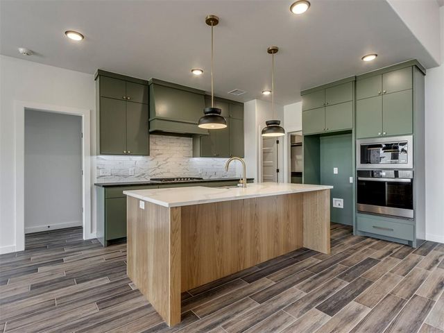 1913 SW 40th Street, Moore, OK 73160