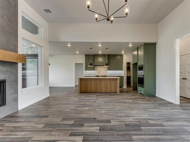 1913 SW 40th Street, Moore, OK 73160