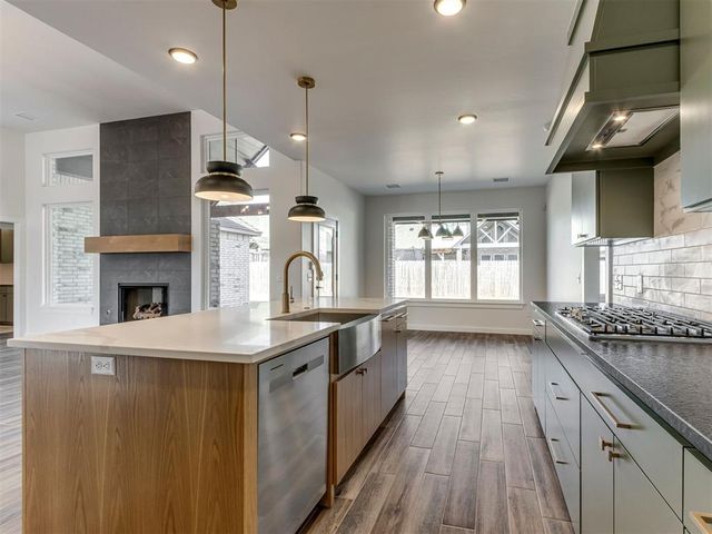 1913 SW 40th Street, Moore, OK 73160