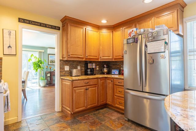 816 Main Street, Islip, NY 11751