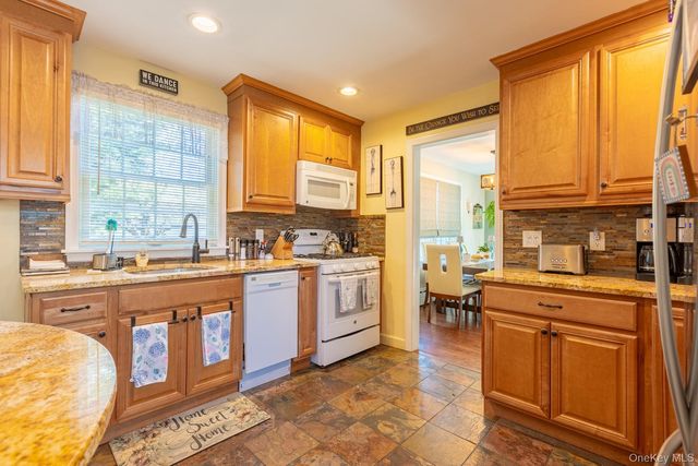 816 Main Street, Islip, NY 11751