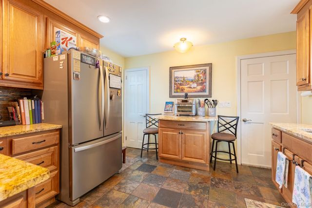 816 Main Street, Islip, NY 11751