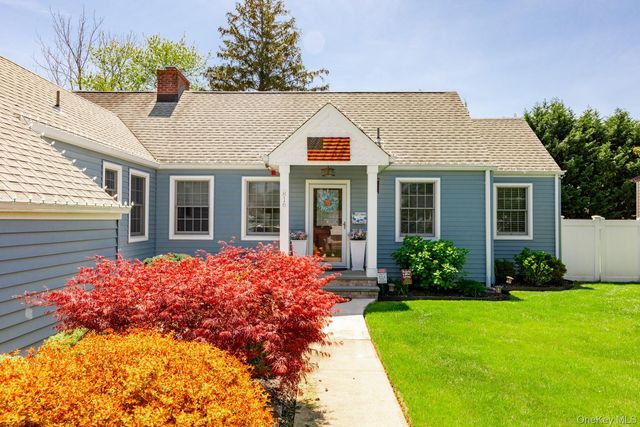 816 Main Street, Islip, NY 11751