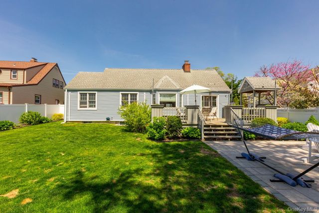 816 Main Street, Islip, NY 11751