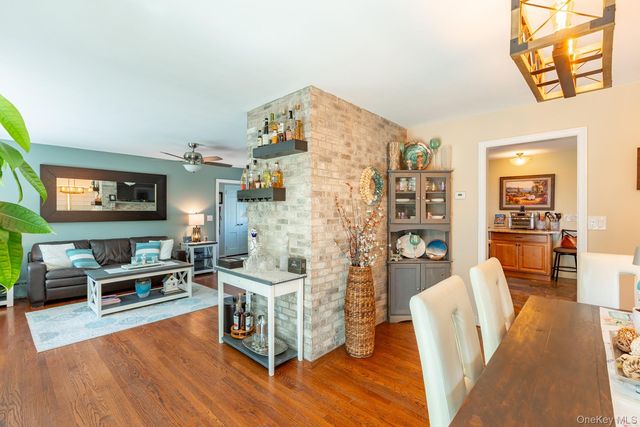 816 Main Street, Islip, NY 11751