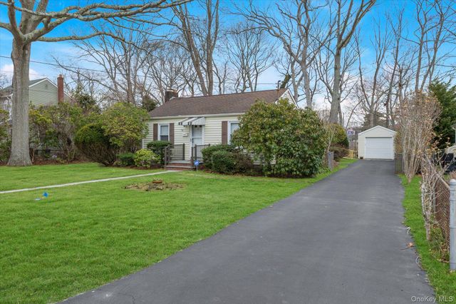 74 Country Club Road, Bellport, NY 11713