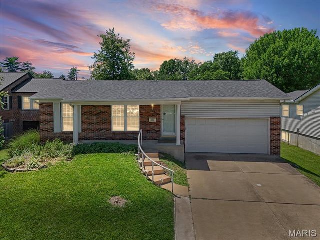 9823 Wil Bes Drive, St Louis, MO 63123