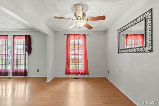 9823 Wil Bes Drive, St Louis, MO 63123