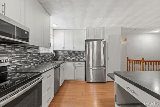 9823 Wil Bes Drive, St Louis, MO 63123