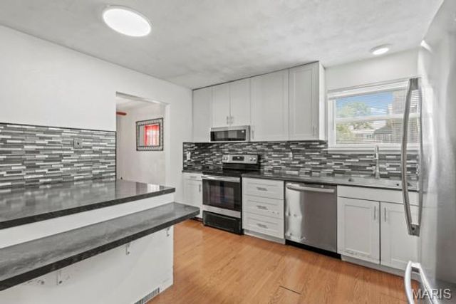 9823 Wil Bes Drive, St Louis, MO 63123