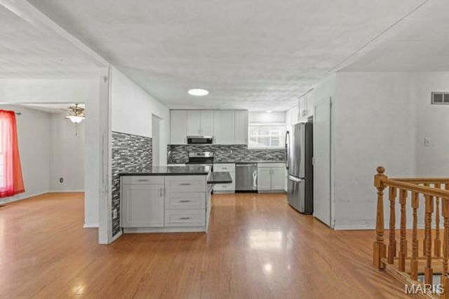 9823 Wil Bes Drive, St Louis, MO 63123
