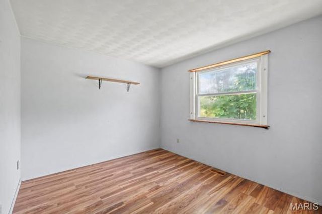 9823 Wil Bes Drive, St Louis, MO 63123