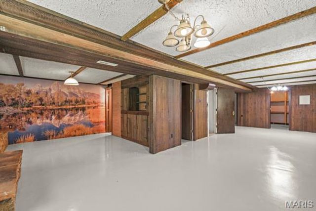 9823 Wil Bes Drive, St Louis, MO 63123
