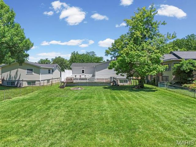9823 Wil Bes Drive, St Louis, MO 63123