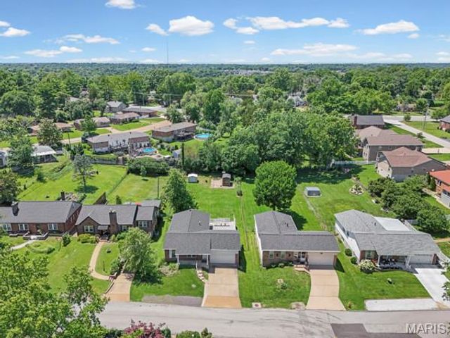 9823 Wil Bes Drive, St Louis, MO 63123