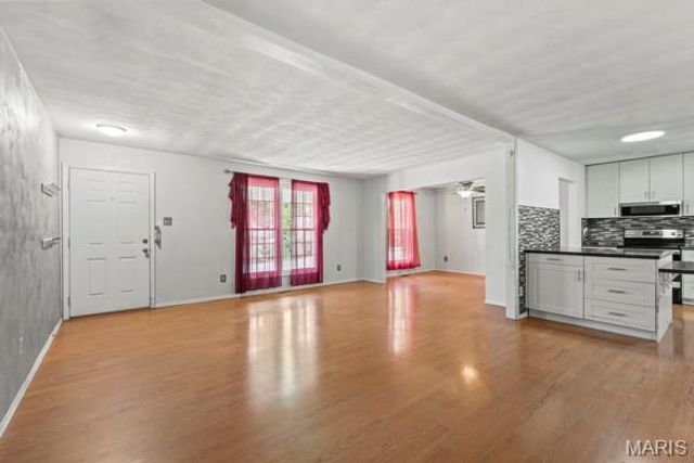 9823 Wil Bes Drive, St Louis, MO 63123