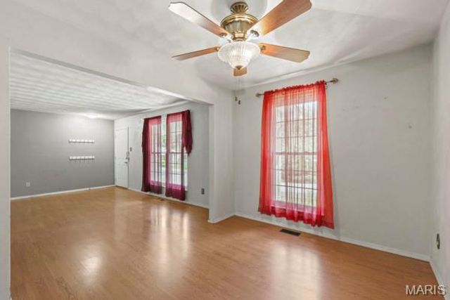 9823 Wil Bes Drive, St Louis, MO 63123