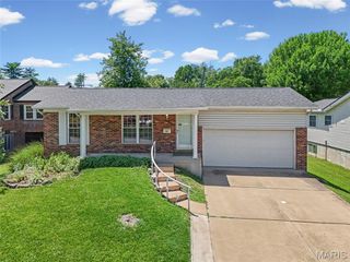 9823 Wil Bes Drive, St Louis, MO 63123