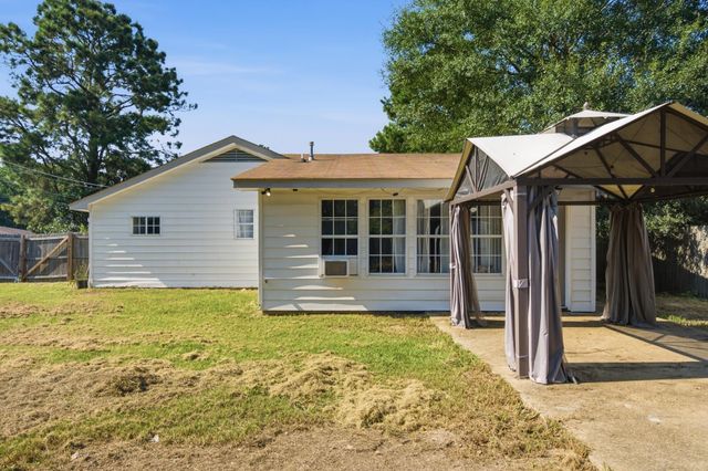 772 E Central Ave., Petal, MS 39465