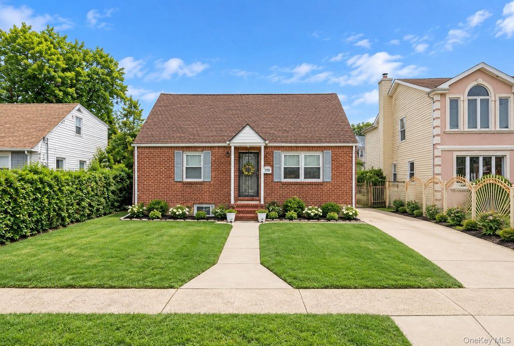 739 Nostrand Avenue, Uniondale, NY 11553 — exterior