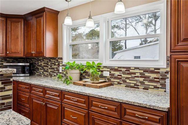 119 Landing RD, Seaford, VA 23696