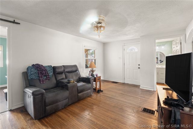 1715 McDonald, New Albany, IN 47150