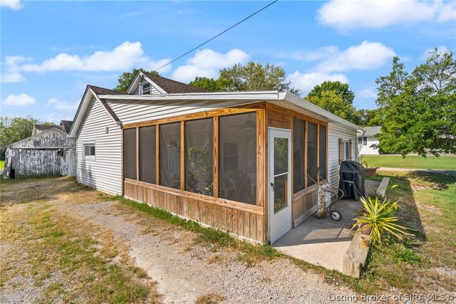 1715 McDonald, New Albany, IN 47150