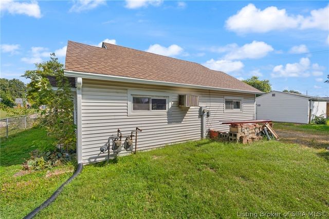 1715 McDonald, New Albany, IN 47150