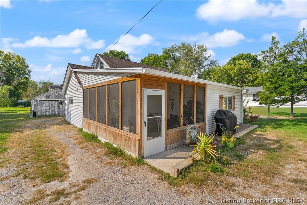1715 McDonald, New Albany, IN 47150
