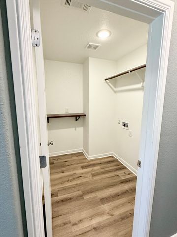 317 Chase Avenue, Cleburne, TX 76031