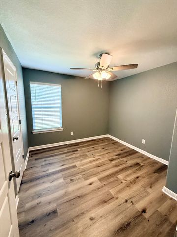 317 Chase Avenue, Cleburne, TX 76031