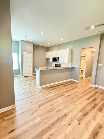 317 Chase Avenue, Cleburne, TX 76031