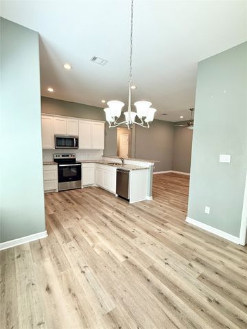 317 Chase Avenue, Cleburne, TX 76031
