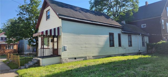 4 Regina Place, Buffalo, NY 14208