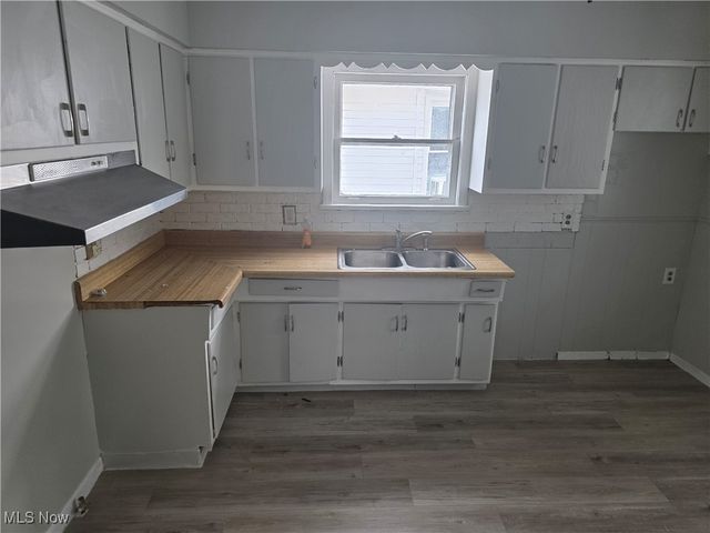 9825 Macon Avenue, Cleveland, OH 44102