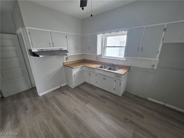 9825 Macon Avenue, Cleveland, OH 44102