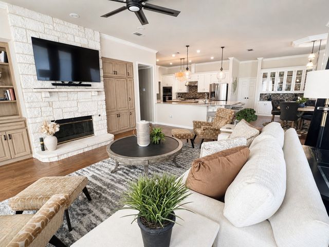 901 Glen Abbey Drive, Mansfield, TX 76063