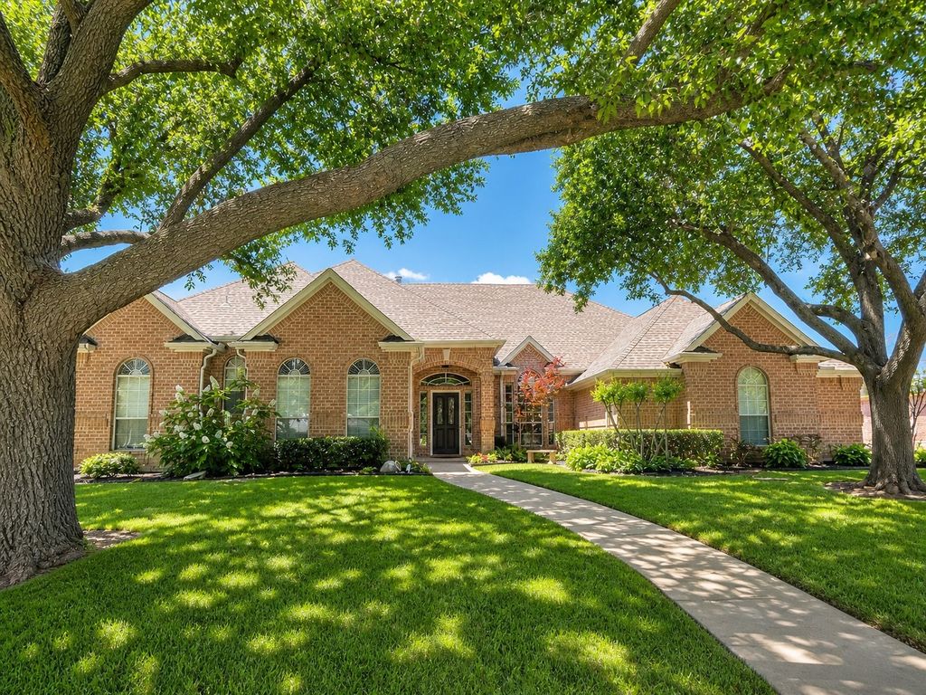 901 Glen Abbey Drive, Mansfield, TX 76063