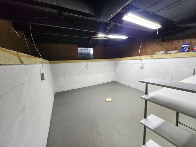 990 Woodlawn Avenue, Newark, OH 43055