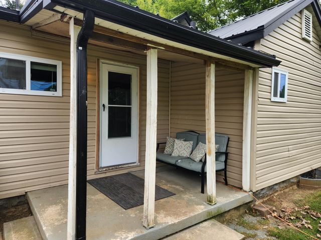 990 Woodlawn Avenue, Newark, OH 43055